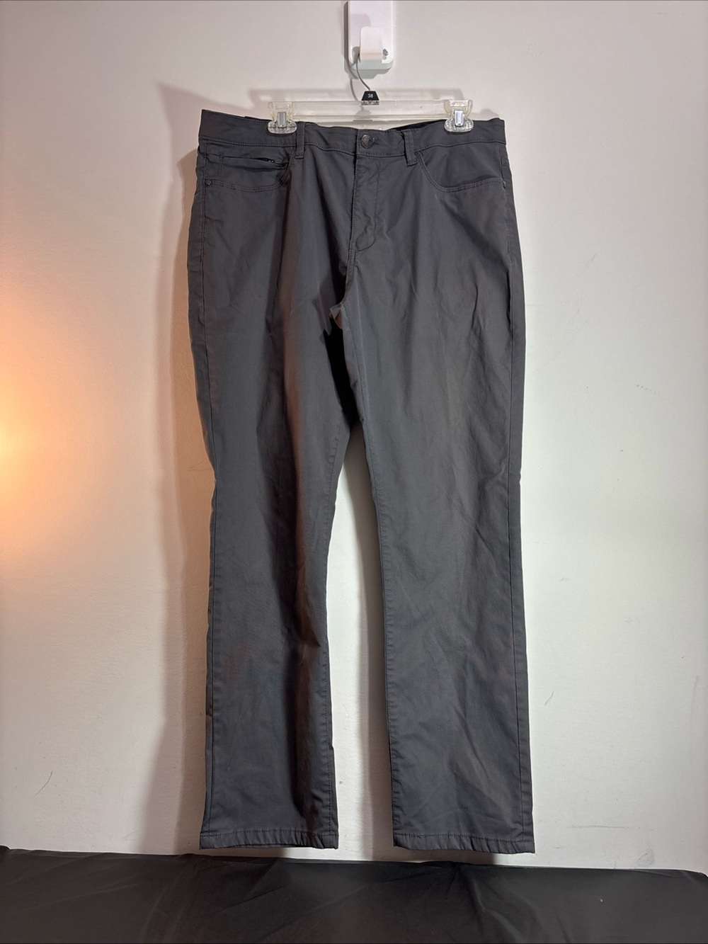 English Laundry Men's Straight Fit Pants in Dark Gray. J-101